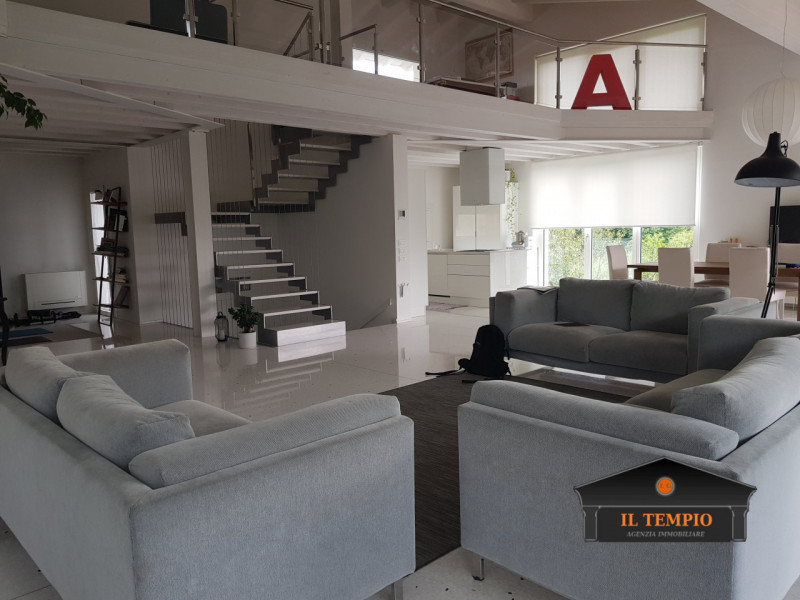 Vicenza-Ferrovieri: questa straordinaria VILLA moderna situata nel cuore di Vicenza, nella tranqu...