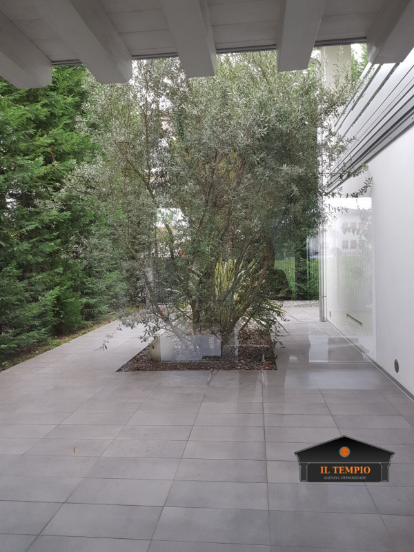 Vicenza-Ferrovieri: questa straordinaria VILLA moderna situata nel cuore di Vicenza, nella tranqu...