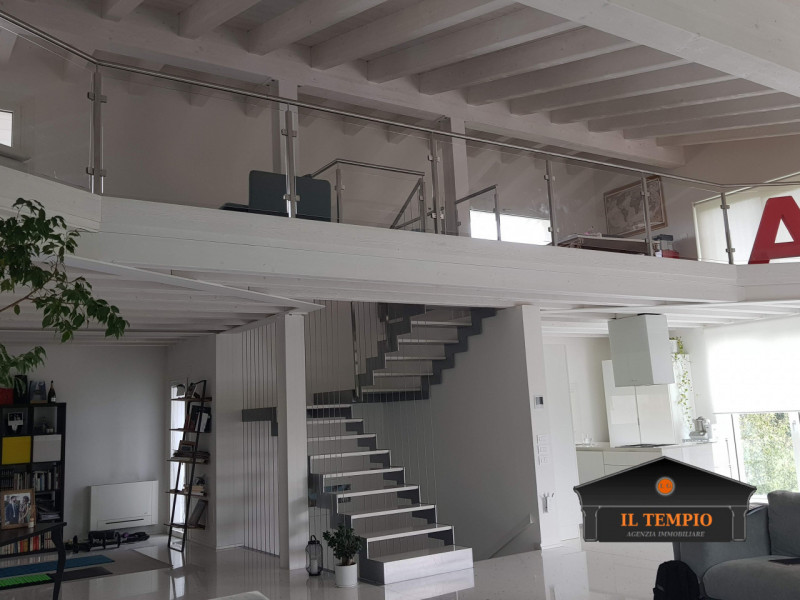 Vicenza-Ferrovieri: questa straordinaria VILLA moderna situata nel cuore di Vicenza, nella tranqu...