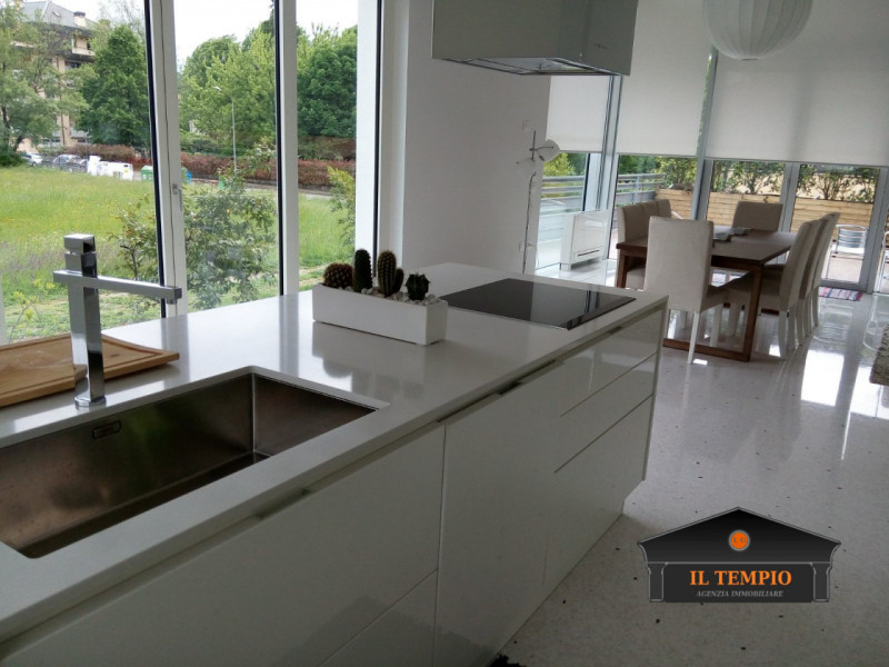 Vicenza-Ferrovieri: questa straordinaria VILLA moderna situata nel cuore di Vicenza, nella tranqu...