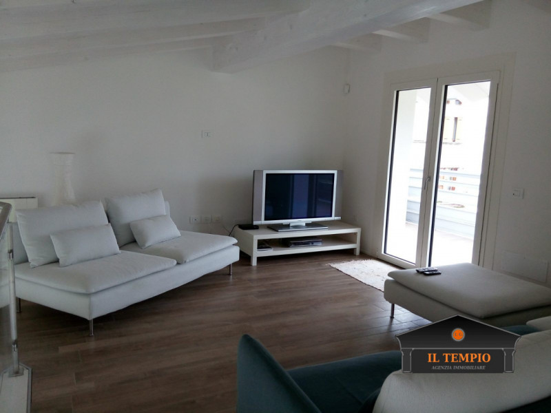 Vicenza-Ferrovieri: questa straordinaria VILLA moderna situata nel cuore di Vicenza, nella tranqu...