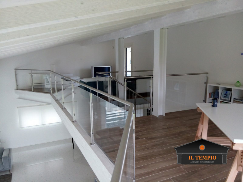 Vicenza-Ferrovieri: questa straordinaria VILLA moderna situata nel cuore di Vicenza, nella tranqu...