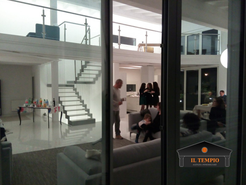 Vicenza-Ferrovieri: questa straordinaria VILLA moderna situata nel cuore di Vicenza, nella tranqu...