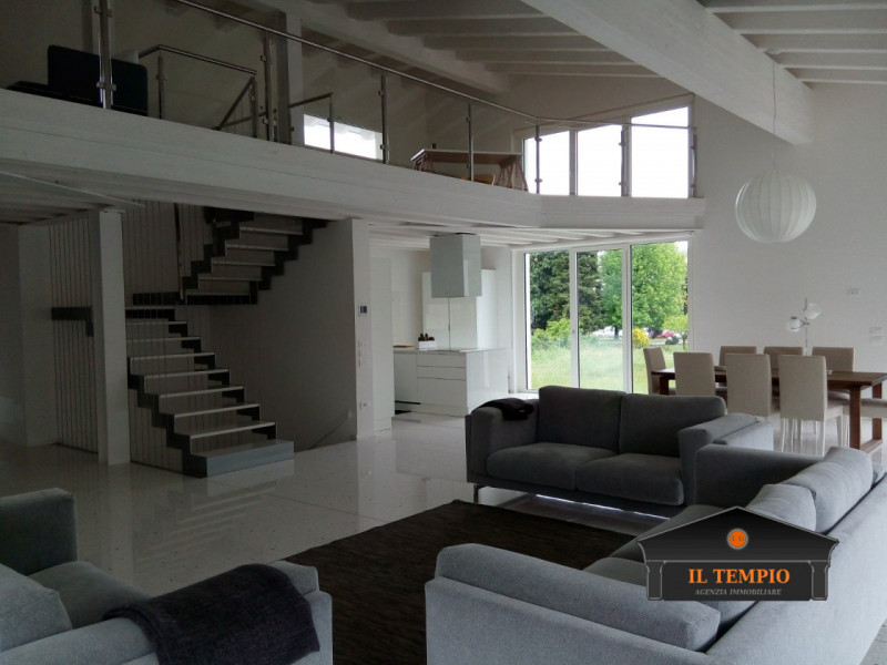 Vicenza-Ferrovieri: questa straordinaria VILLA moderna situata nel cuore di Vicenza, nella tranqu...