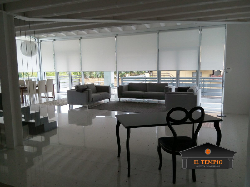 Vicenza-Ferrovieri: questa straordinaria VILLA moderna situata nel cuore di Vicenza, nella tranqu...