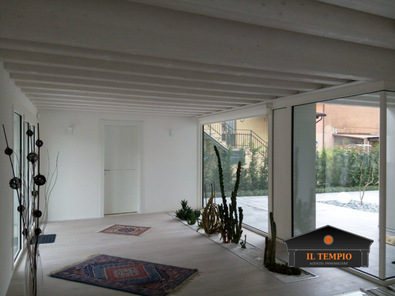 Vicenza-Ferrovieri: questa straordinaria VILLA moderna situata nel cuore di Vicenza, nella tranqu...