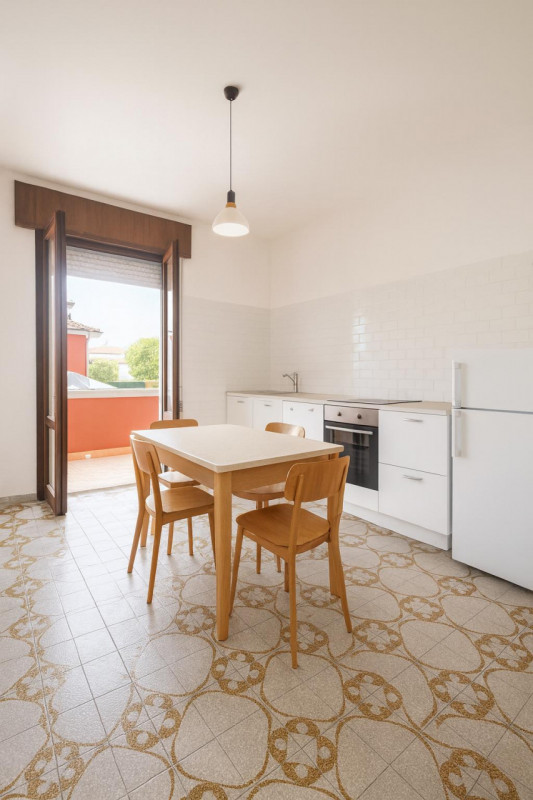 Proponiamo in vendita a Villa del Conte un ampio appartamento di circa 120 mq, situato al primo p...