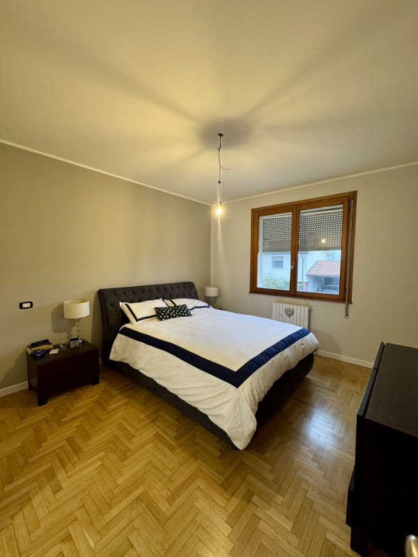 COMPOSIZIONE: 
Proponiamo in vendita villetta singola, sviluppata su più livelli, ideale per chi ...