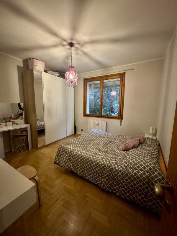 COMPOSIZIONE: 
Proponiamo in vendita villetta singola, sviluppata su più livelli, ideale per chi ...