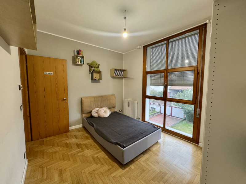 COMPOSIZIONE: 
Proponiamo in vendita villetta singola, sviluppata su più livelli, ideale per chi ...