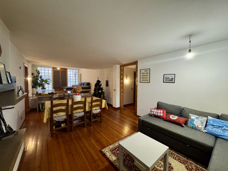 COMPOSIZIONE: 
Proponiamo in vendita villetta singola, sviluppata su più livelli, ideale per chi ...