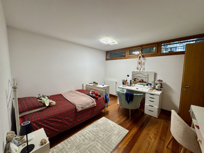 COMPOSIZIONE: 
Proponiamo in vendita villetta singola, sviluppata su più livelli, ideale per chi ...