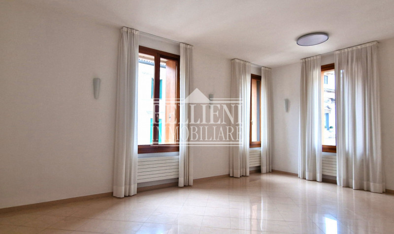 CENTRO STORICO - Nel cuore più ricercato del centro storico di Vicenza, in una delle vie pedonali...