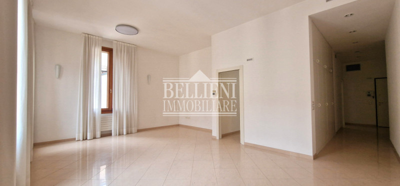 CENTRO STORICO - Nel cuore più ricercato del centro storico di Vicenza, in una delle vie pedonali...