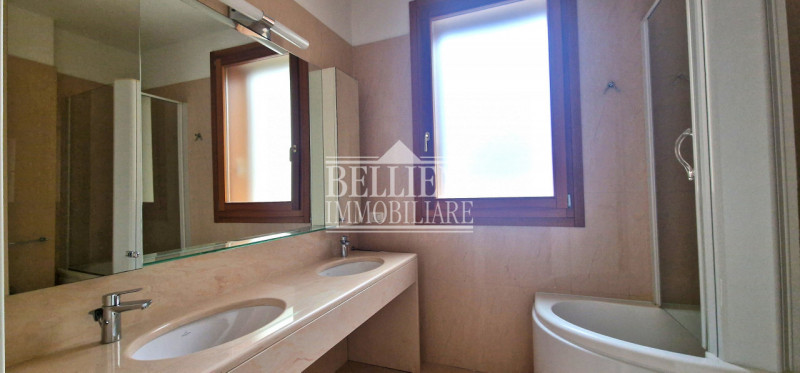 CENTRO STORICO - Nel cuore più ricercato del centro storico di Vicenza, in una delle vie pedonali...