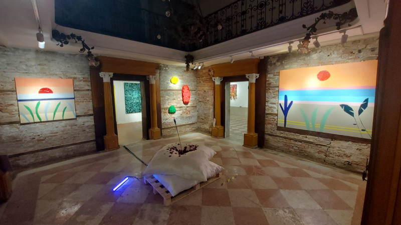 Vendesi ampio negozio su due livelli, fronte fondamenta e rio, in zona di forte passaggio. Attual...