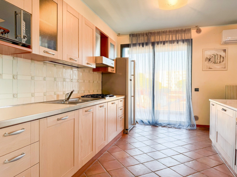 (Per INFO Giovanni 3888920530) NOSTRA ESCLUSIVA. Nel cuore pulsante di Jesolo Lido, in una delle ...