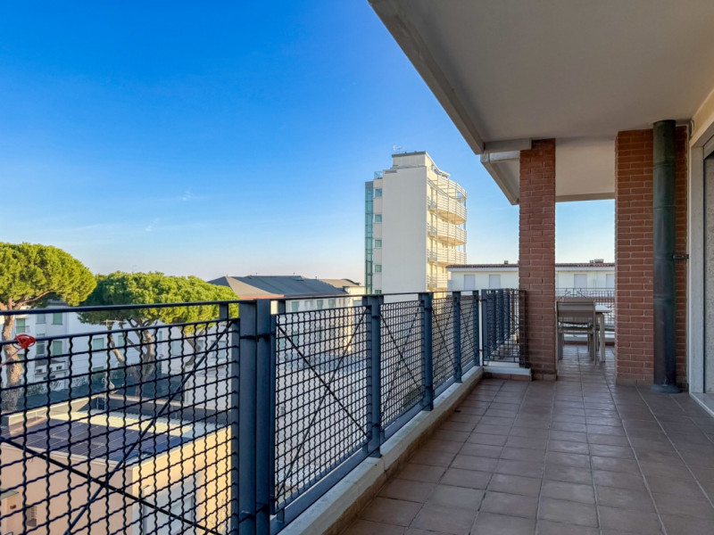 (Per INFO Giovanni 3888920530) NOSTRA ESCLUSIVA. Nel cuore pulsante di Jesolo Lido, in una delle ...