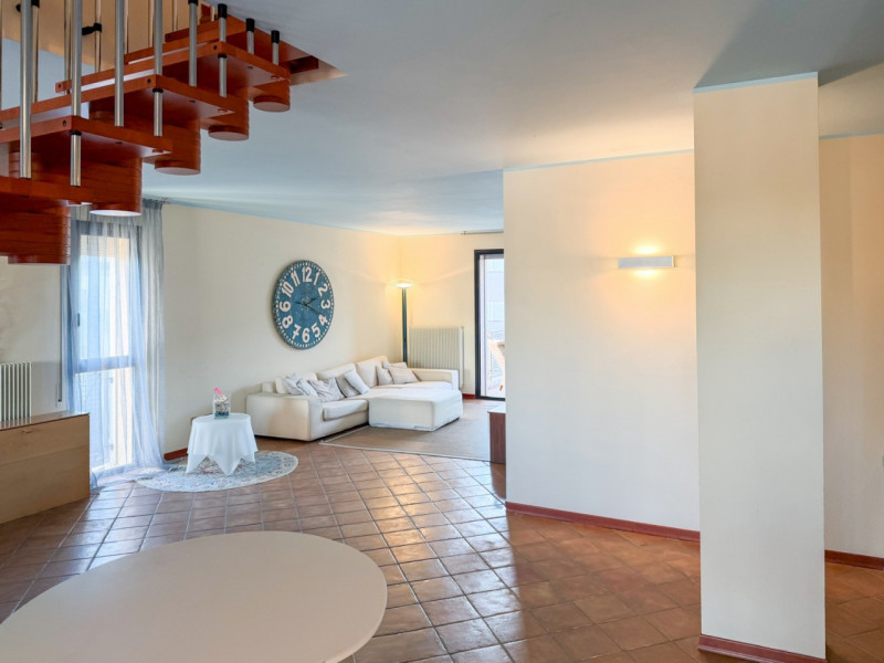 (Per INFO Giovanni 3888920530) NOSTRA ESCLUSIVA. Nel cuore pulsante di Jesolo Lido, in una delle ...