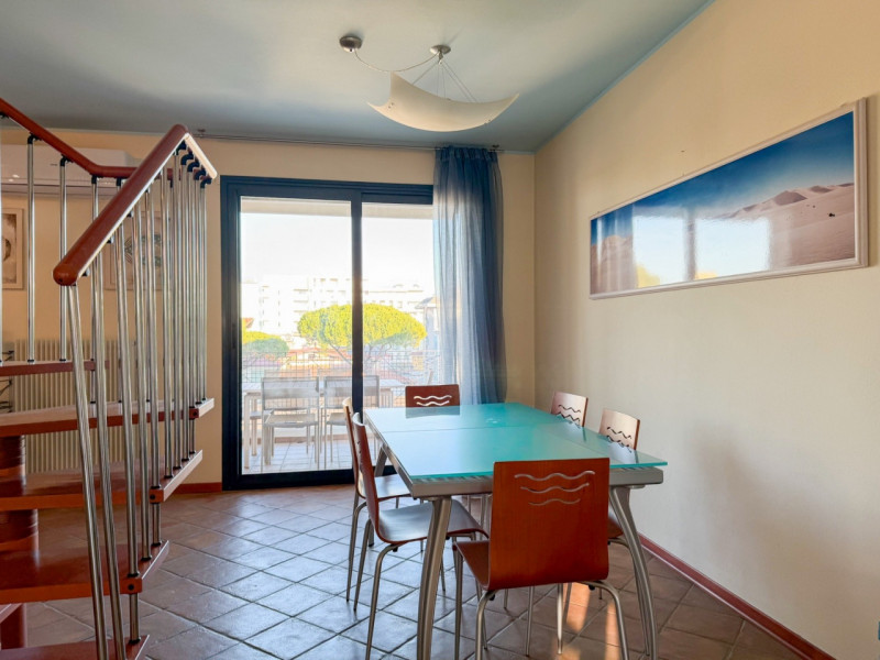 (Per INFO Giovanni 3888920530) NOSTRA ESCLUSIVA. Nel cuore pulsante di Jesolo Lido, in una delle ...