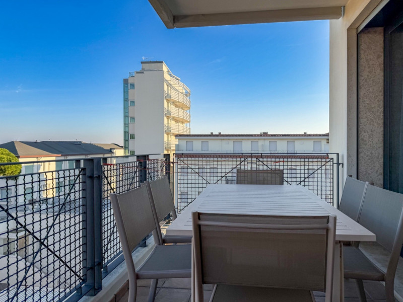 (Per INFO Giovanni 3888920530) NOSTRA ESCLUSIVA. Nel cuore pulsante di Jesolo Lido, in una delle ...