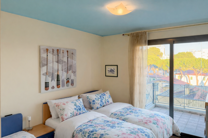 (Per INFO Giovanni 3888920530) NOSTRA ESCLUSIVA. Nel cuore pulsante di Jesolo Lido, in una delle ...