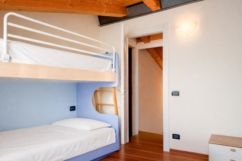 (Per INFO Giovanni 3888920530) NOSTRA ESCLUSIVA. Nel cuore pulsante di Jesolo Lido, in una delle ...