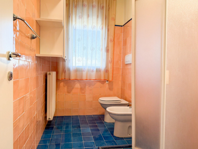 (Per INFO Giovanni 3888920530) NOSTRA ESCLUSIVA. Nel cuore pulsante di Jesolo Lido, in una delle ...