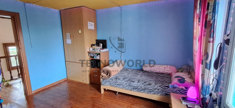 Scopri questa particolare casetta a schiera situata nel cuore della frazione di Case, nel Comune ...