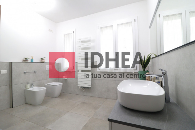 CASA SINGOLA IN CLASSE A1 IN CENTRO A PONZANO RIF. "AVP1" 

L'agenzia immobiliare Idhea ha il pia...