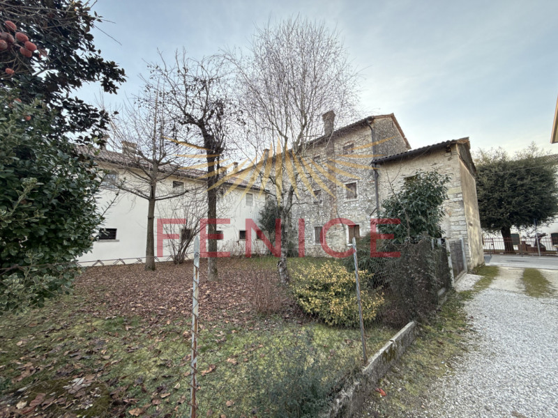 Nel cuore autentico di Pieve di Soligo, dove la storia si intreccia con il ritmo lento della vita...