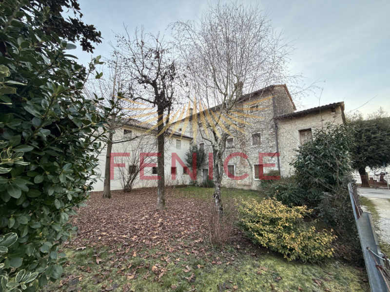 Nel cuore autentico di Pieve di Soligo, dove la storia si intreccia con il ritmo lento della vita...