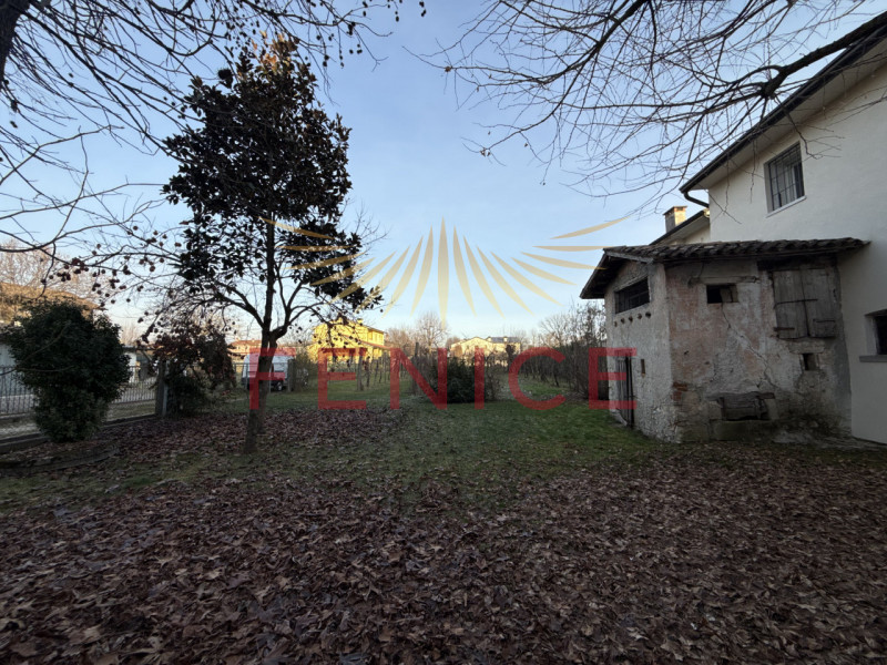 Nel cuore autentico di Pieve di Soligo, dove la storia si intreccia con il ritmo lento della vita...