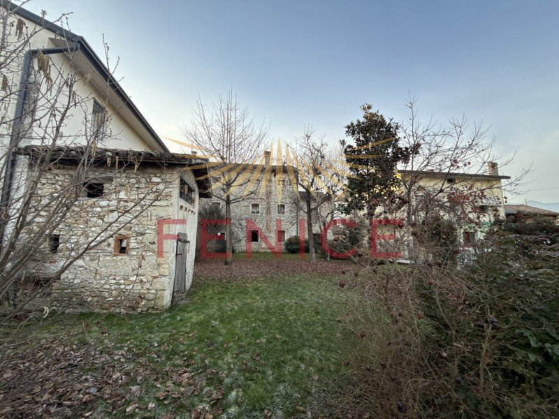 Nel cuore autentico di Pieve di Soligo, dove la storia si intreccia con il ritmo lento della vita...