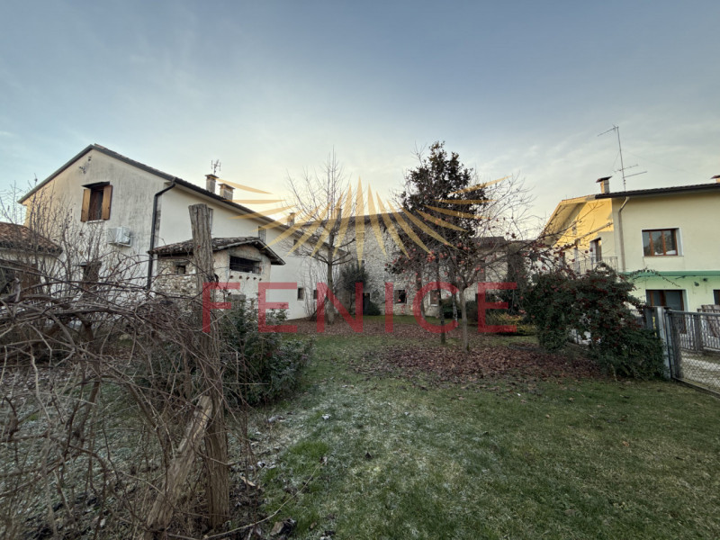 Nel cuore autentico di Pieve di Soligo, dove la storia si intreccia con il ritmo lento della vita...
