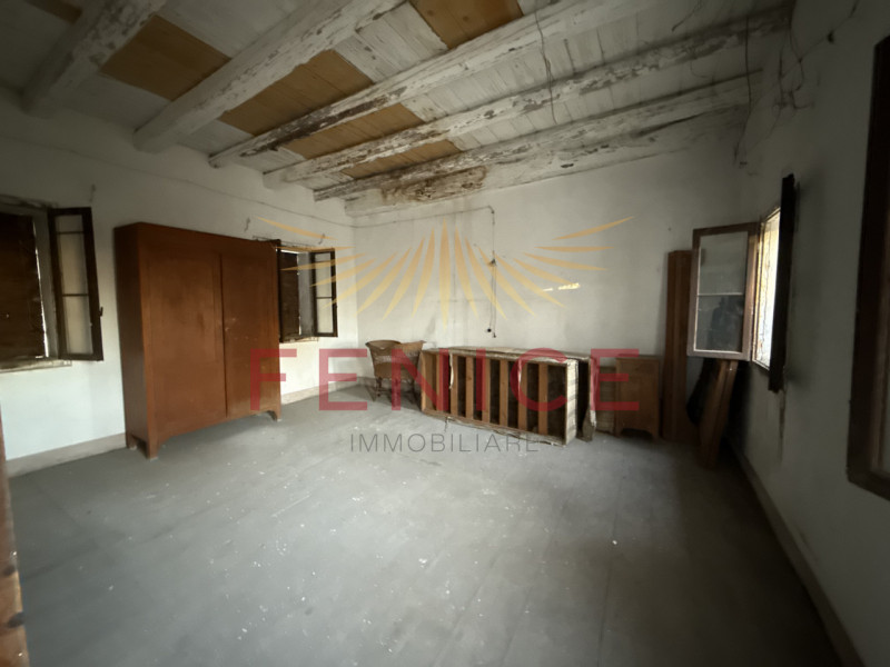 Nel cuore autentico di Pieve di Soligo, dove la storia si intreccia con il ritmo lento della vita...