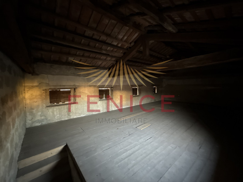 Nel cuore autentico di Pieve di Soligo, dove la storia si intreccia con il ritmo lento della vita...