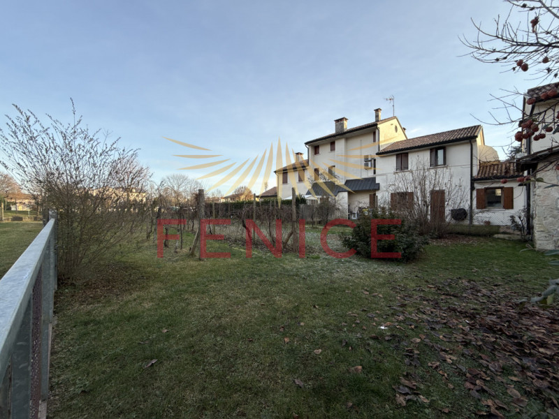 Nel cuore autentico di Pieve di Soligo, dove la storia si intreccia con il ritmo lento della vita...