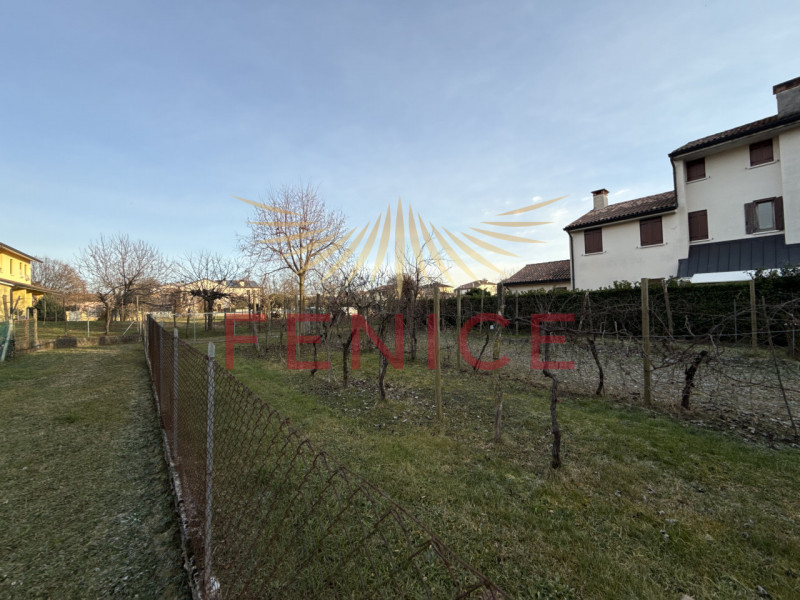 Nel cuore autentico di Pieve di Soligo, dove la storia si intreccia con il ritmo lento della vita...