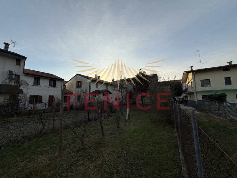 Nel cuore autentico di Pieve di Soligo, dove la storia si intreccia con il ritmo lento della vita...