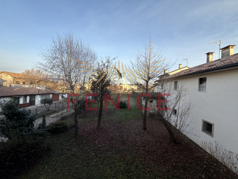 Nel cuore autentico di Pieve di Soligo, dove la storia si intreccia con il ritmo lento della vita...