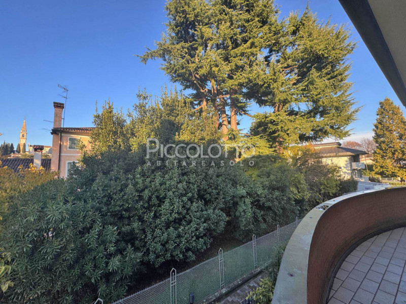 Rif. A5420 - Appartamento duplex in locazione in splendida zona residenziale, immersa nel verde, ...