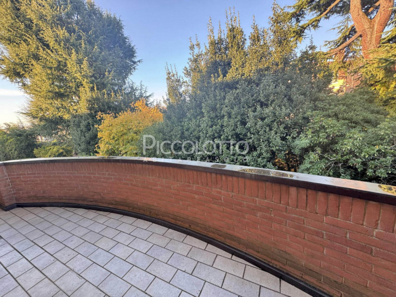 Rif. A5420 - Appartamento duplex in locazione in splendida zona residenziale, immersa nel verde, ...