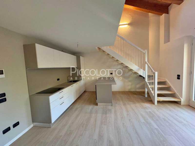 Rif. A5420 - Appartamento duplex in locazione in splendida zona residenziale, immersa nel verde, ...