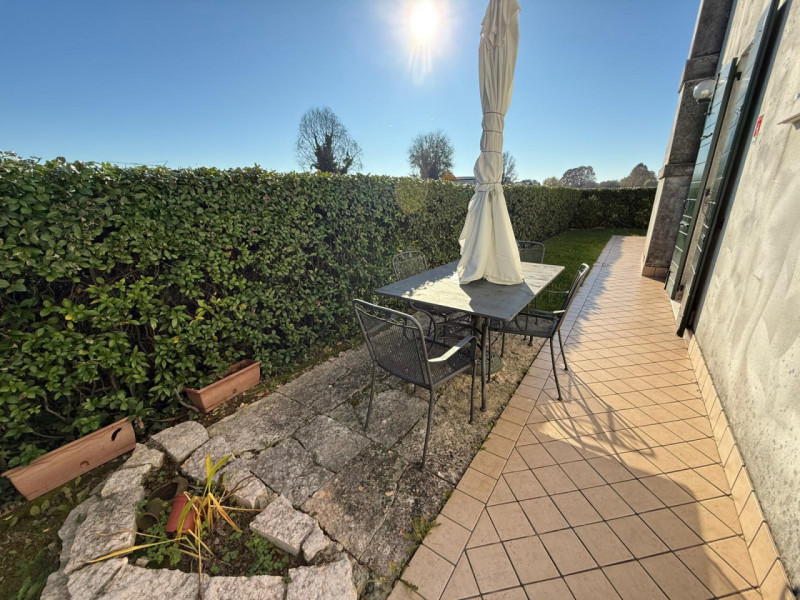 In tranquilla zona residenziale proponiamo bifamiliare recente e altamente efficiente, sviluppata...