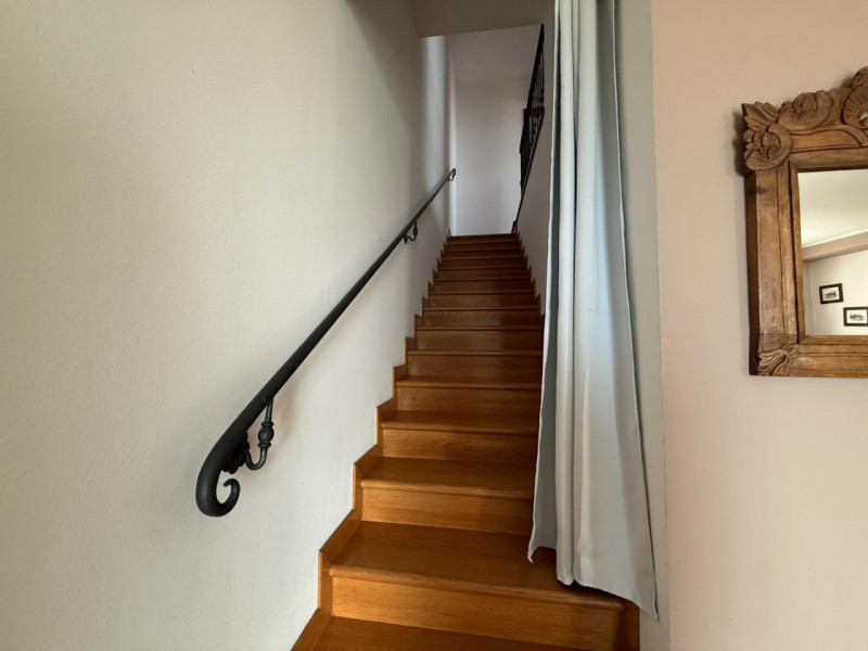 In tranquilla zona residenziale proponiamo bifamiliare recente e altamente efficiente, sviluppata...