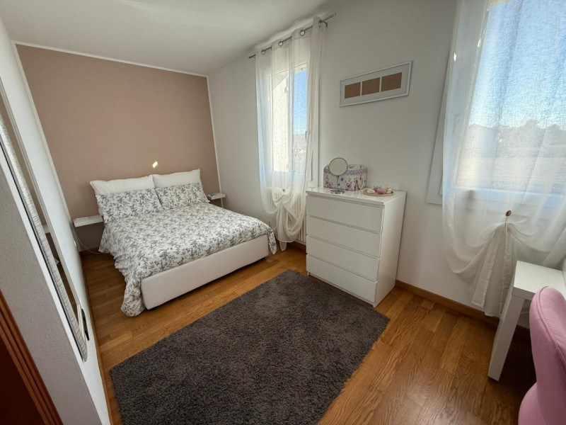 In tranquilla zona residenziale proponiamo bifamiliare recente e altamente efficiente, sviluppata...