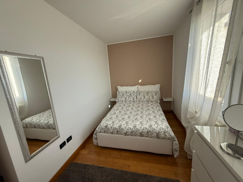 In tranquilla zona residenziale proponiamo bifamiliare recente e altamente efficiente, sviluppata...