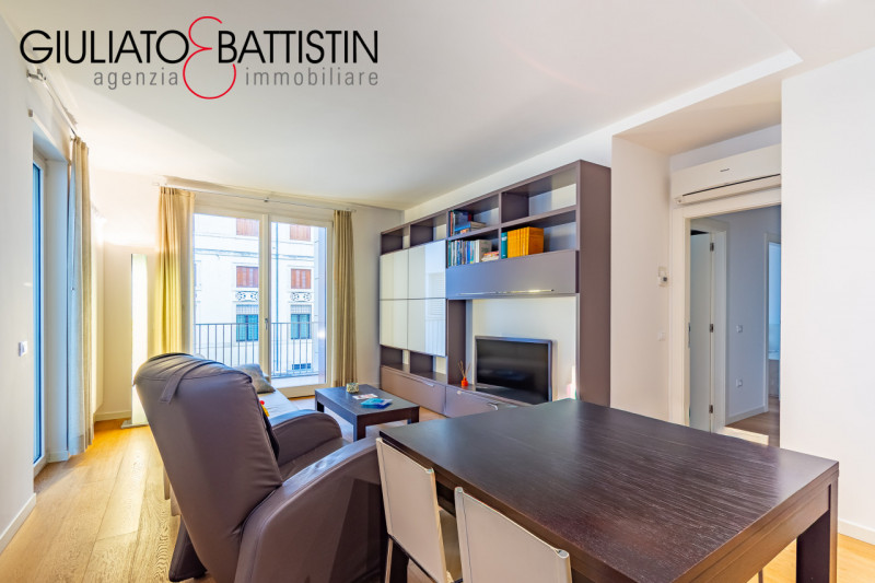 VICENZA: nella meravigliosa cornice di Contrà Porti, all'interno di una pregevole ristrutturazion...