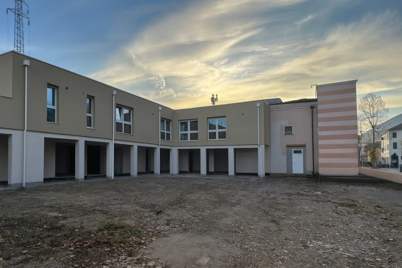 Bresseo di Teolo (PD):

In pieno centro paese, in zona di forte passaggio proponiamo negozio sito...